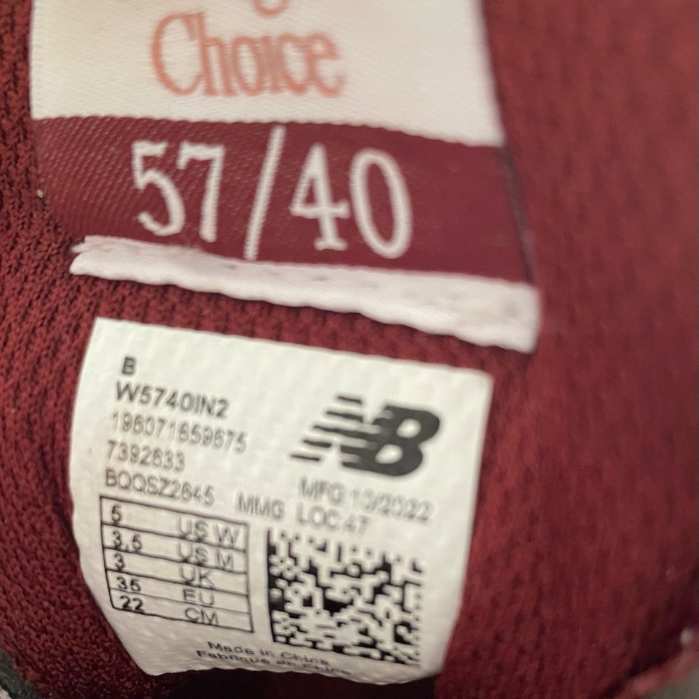 FIGS New Balance Women’s Shoes - Burgundy and White - Picture 7 of 8